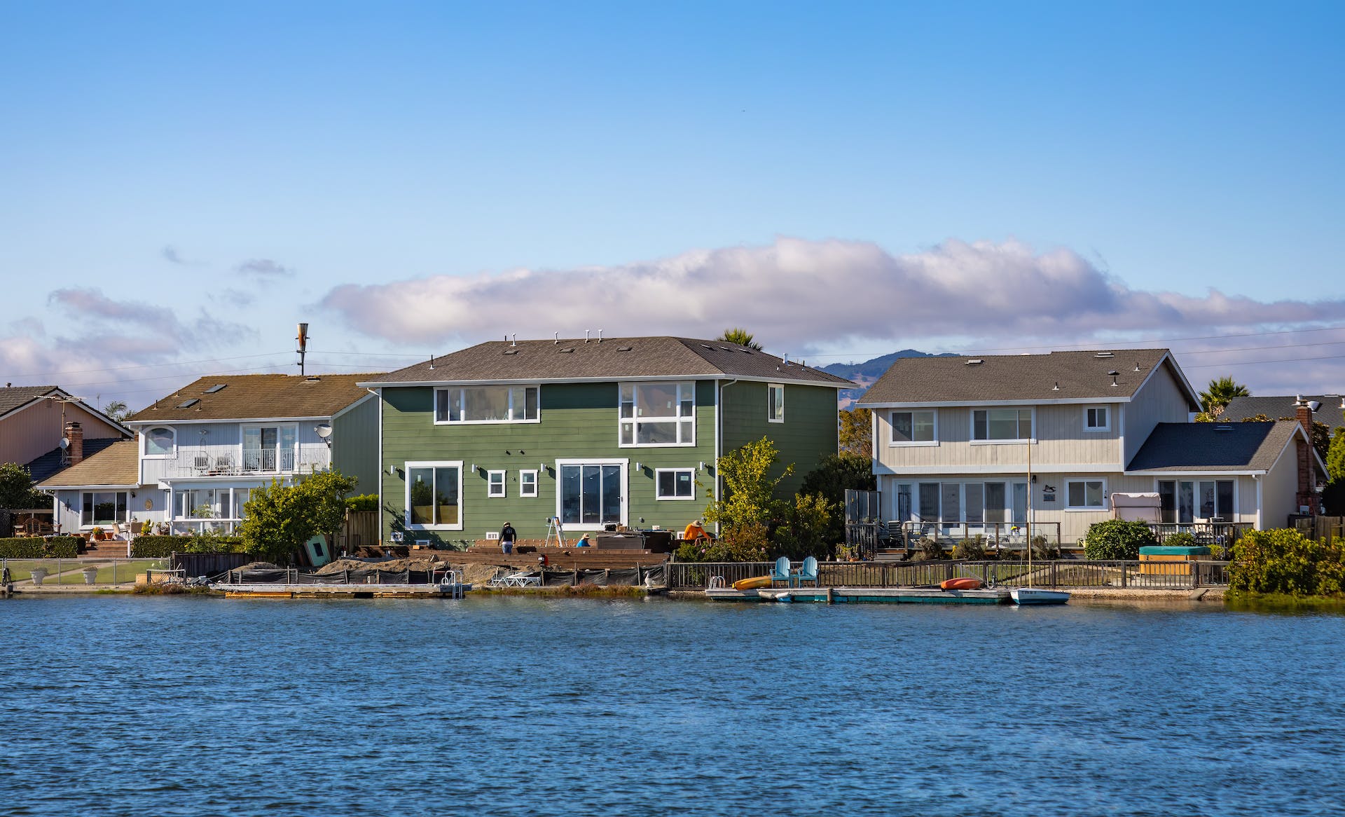 house-overlooking-the-sea